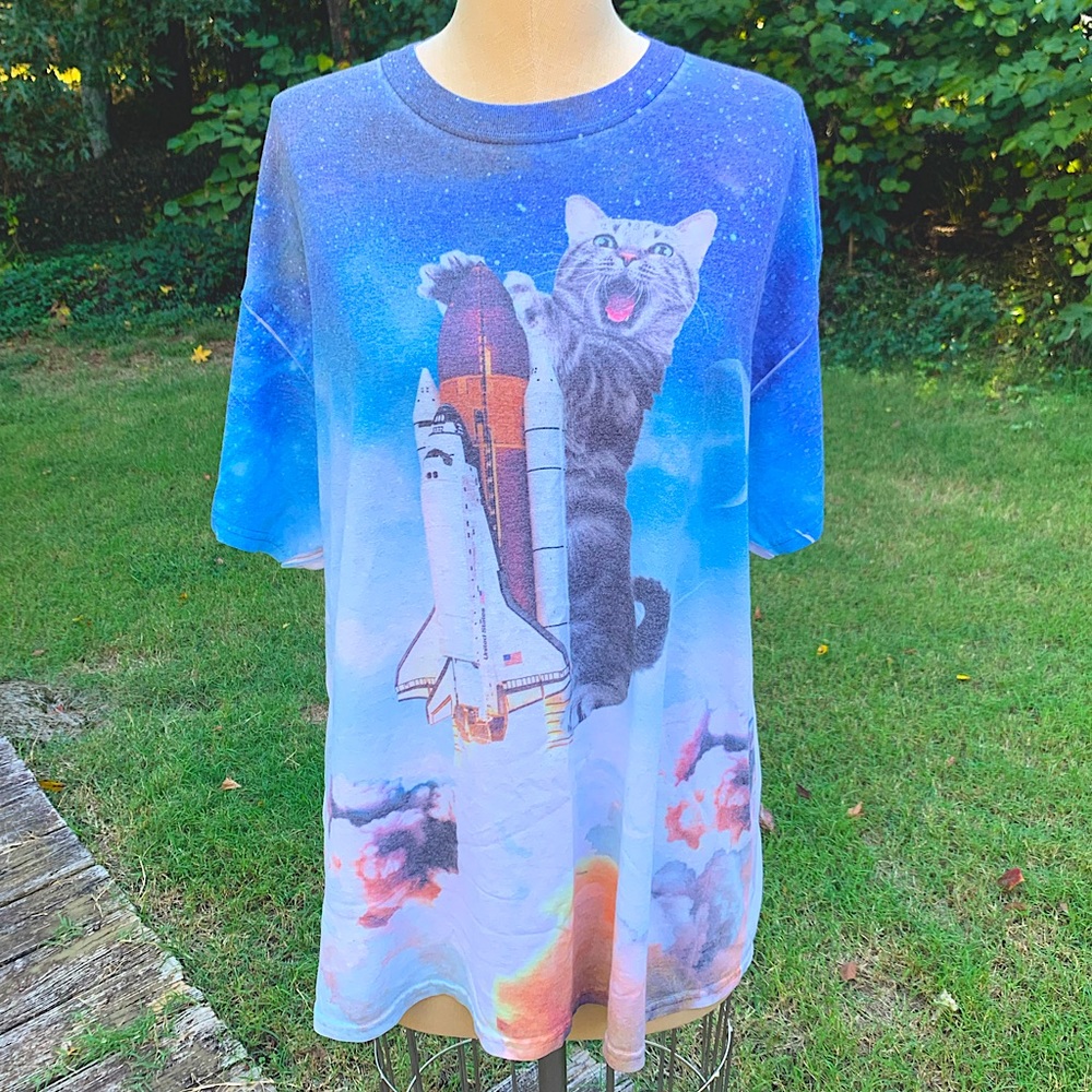 🐱🚀Cat Riding Spaceship Tee🚀🐱